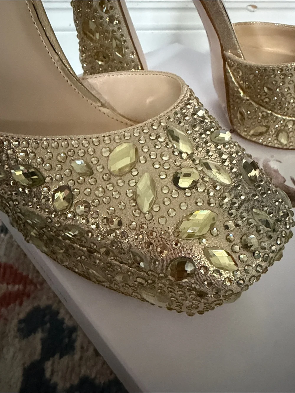 Jessica Simpson eye catching